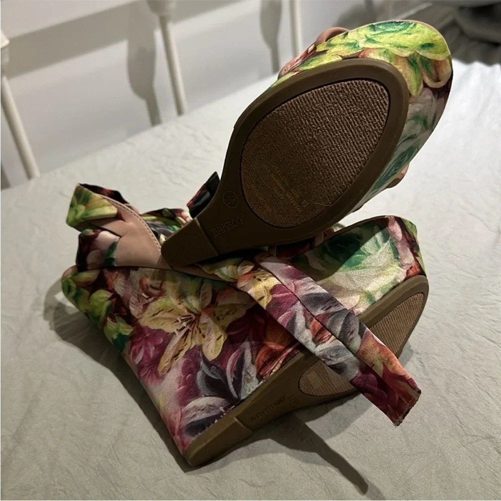 Floral Wedge lace up Sandals